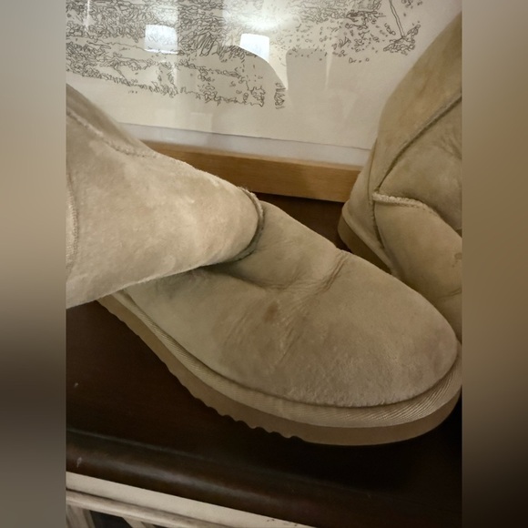 UGG Australia Women's Classic Short Shearling Leather Winter Boots Sand Size 7 - Picture 7 of 8